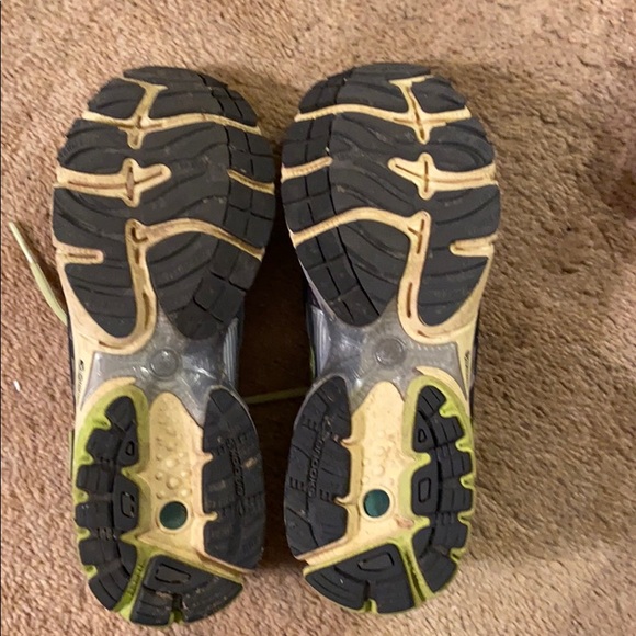 Brooks grey & green Ravenna  sneakers Size 9.5 - Picture 3 of 4